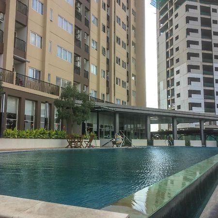 Best Deal And Cozy Studio Oasis Cikarang Apartment By Travelio エクステリア 写真