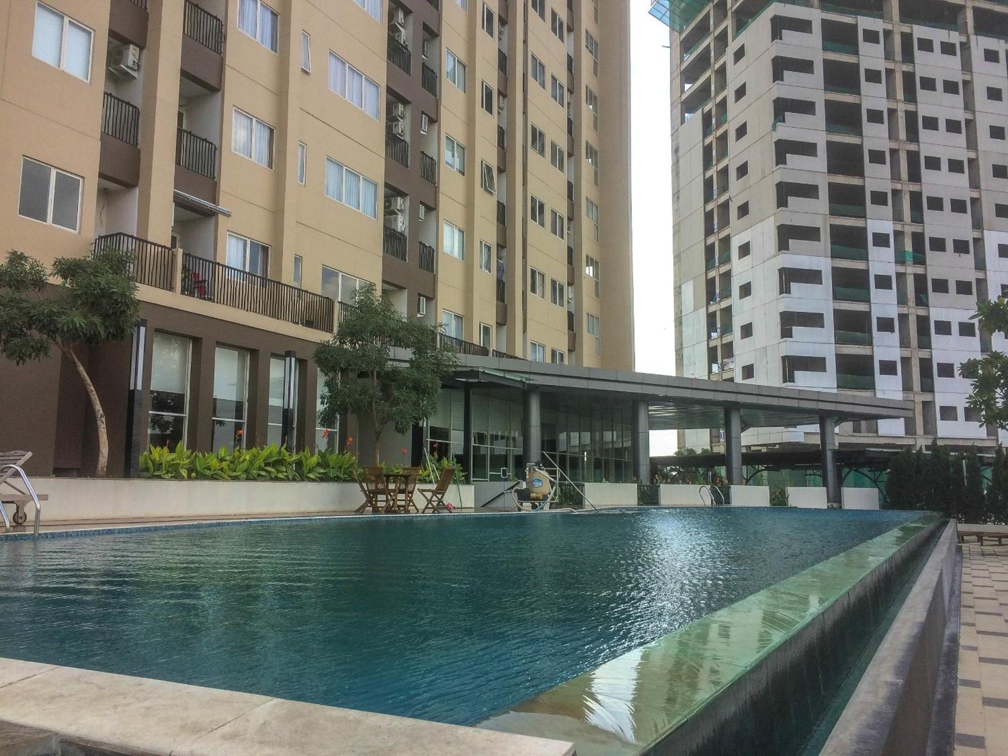 Best Deal And Cozy Studio Oasis Cikarang Apartment By Travelio エクステリア 写真