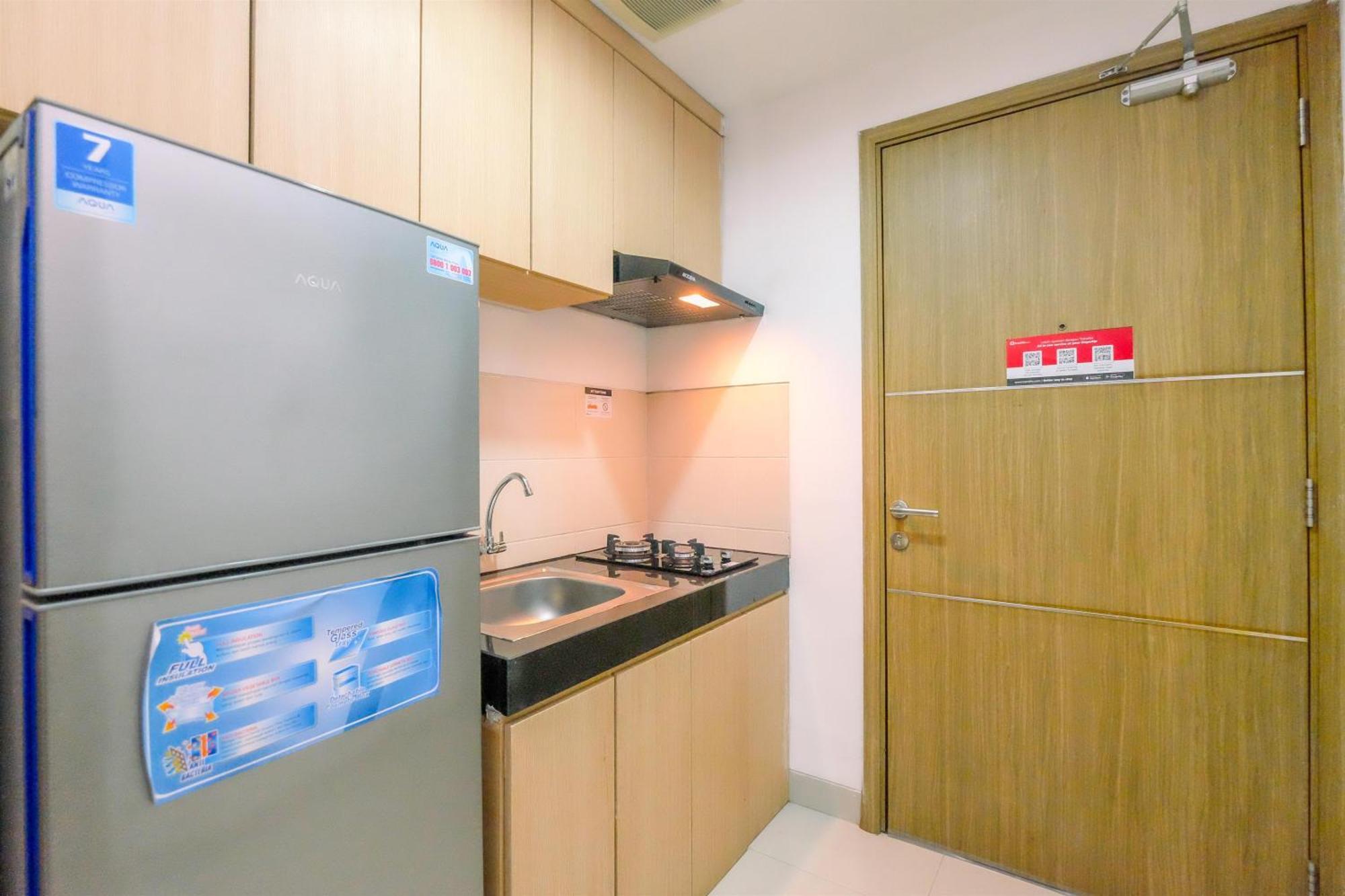 Best Deal And Cozy Studio Oasis Cikarang Apartment By Travelio エクステリア 写真