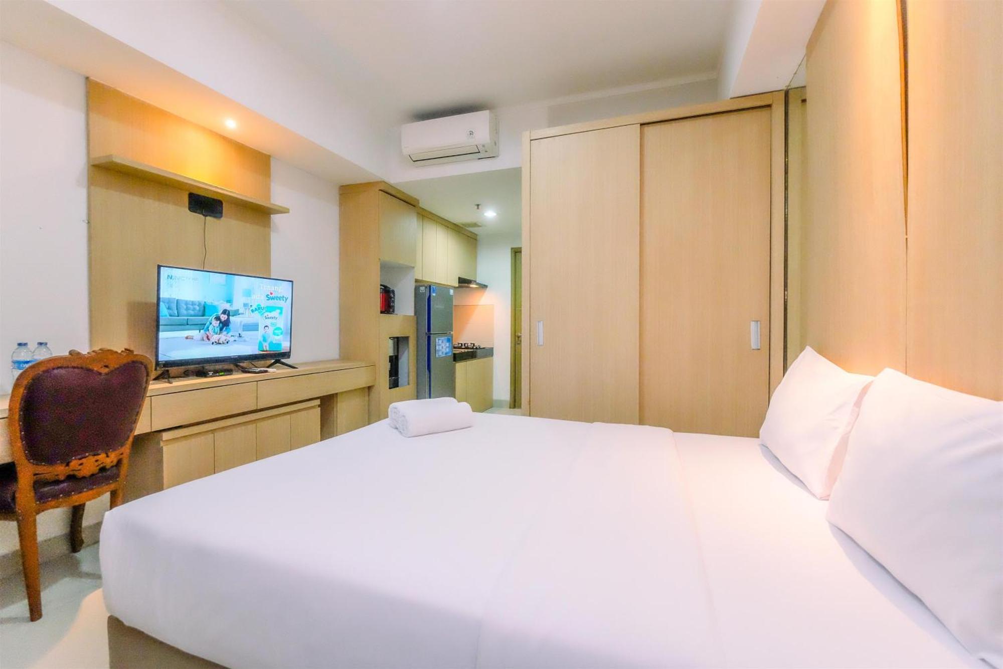 Best Deal And Cozy Studio Oasis Cikarang Apartment By Travelio エクステリア 写真