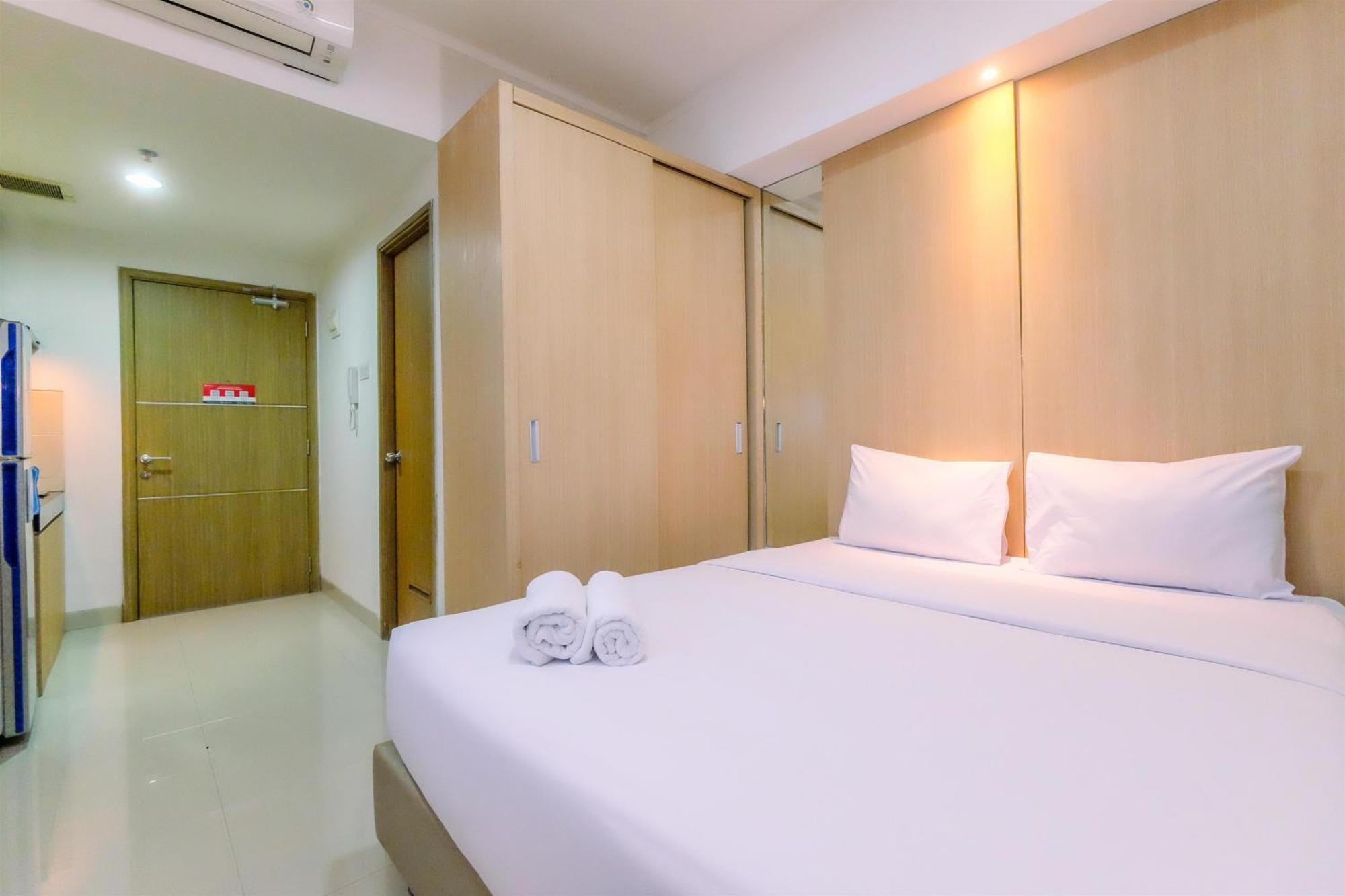 Best Deal And Cozy Studio Oasis Cikarang Apartment By Travelio エクステリア 写真