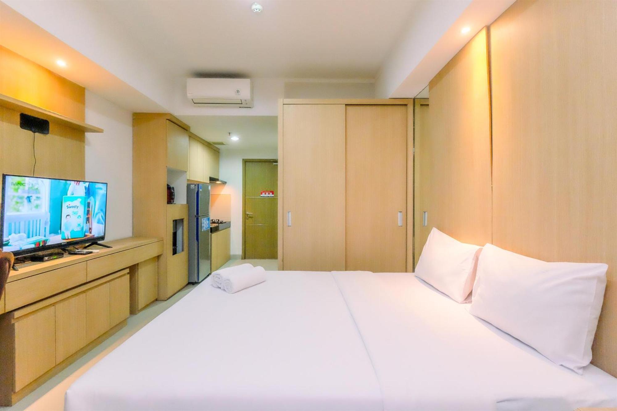 Best Deal And Cozy Studio Oasis Cikarang Apartment By Travelio エクステリア 写真